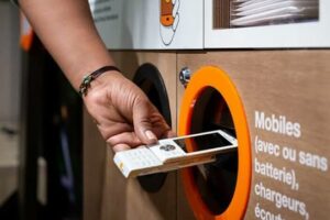 Téléphones usagés en Afrique, Orange mise sur le recyclage